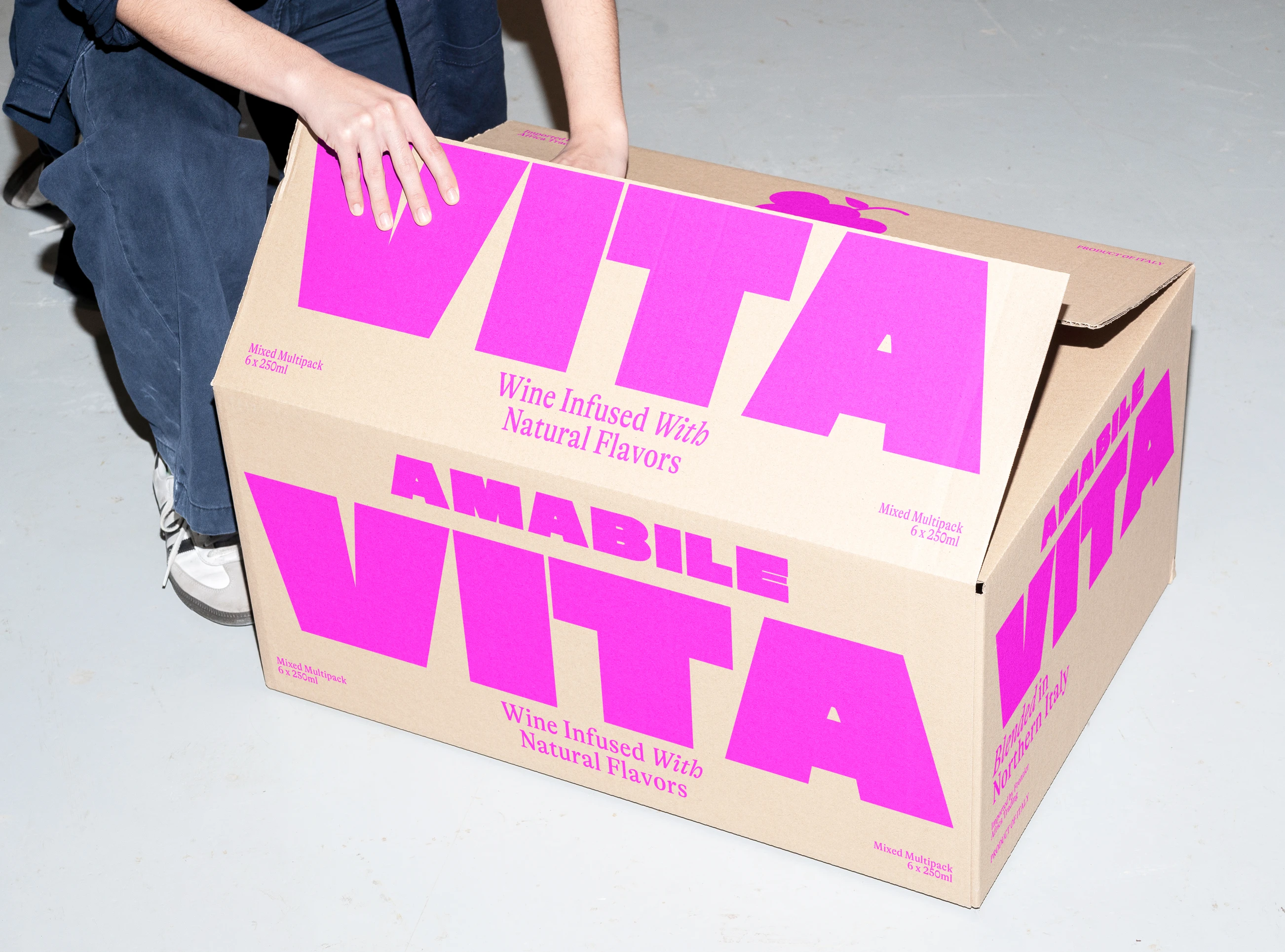 Amabile Vita canned wine packaging design shipping box